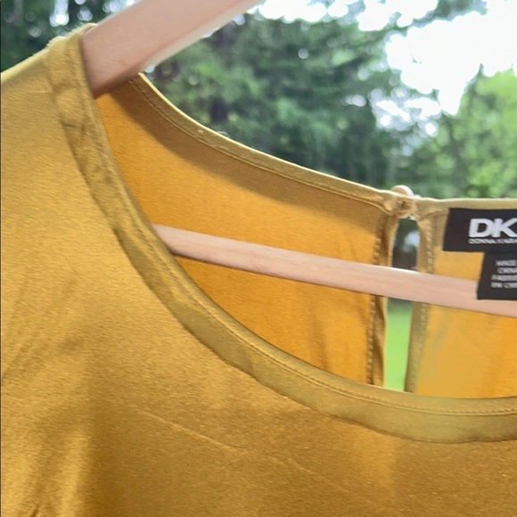DKNY Donna Karen NY Gold 94% Silk Sheath Midi Dress Short Sleeve Women’s Small - Picture 16 of 16